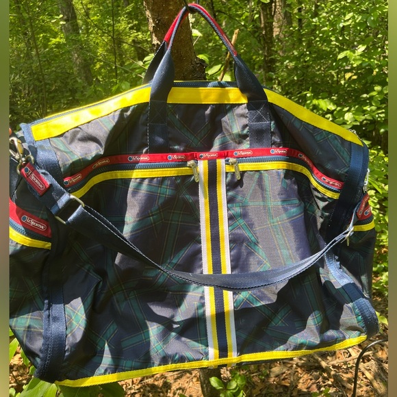 LeSportsac arc en ciel Large Plaid Zippered Travel Bag - Picture 1 of 5